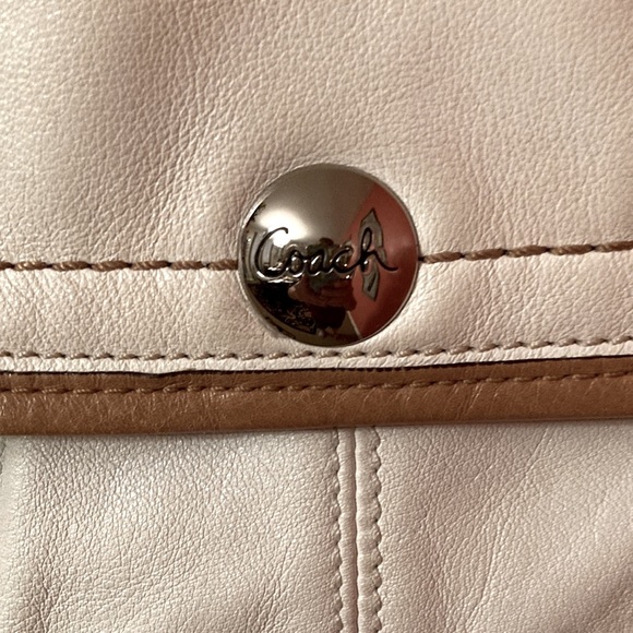 COACH PURSE. Bone colored with tan trim. Pleated. Back slip pocket. Clean inside - Picture 3 of 10